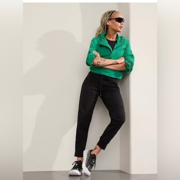 Athleta Pants - ATHLETA Trekkie North Mid Rise Legacy Jogger // Black #405726